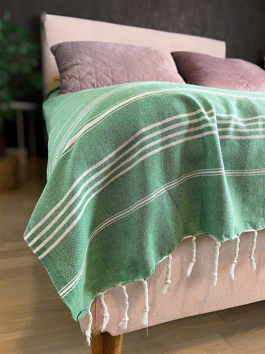 So Pretty Sultan päiväpeitto 205x210 cm, jade green - sijattuna